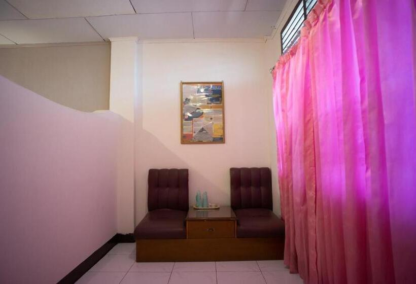 اتاق لوکس, Oyo 2180 Vina Vira