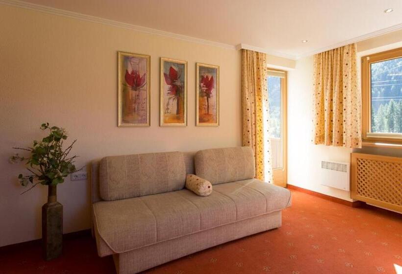2 Bedroom Apartment with Balcony, Landhaus Zauser