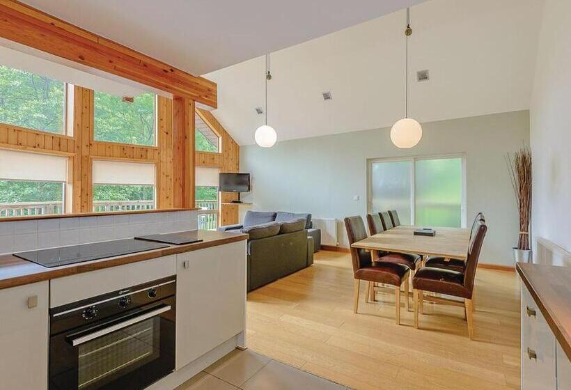 Дом 4 Спальни, Penvale Lakes Lodges