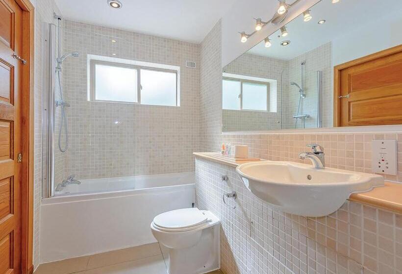 Дом 2 Спальни, Penvale Lakes Lodges