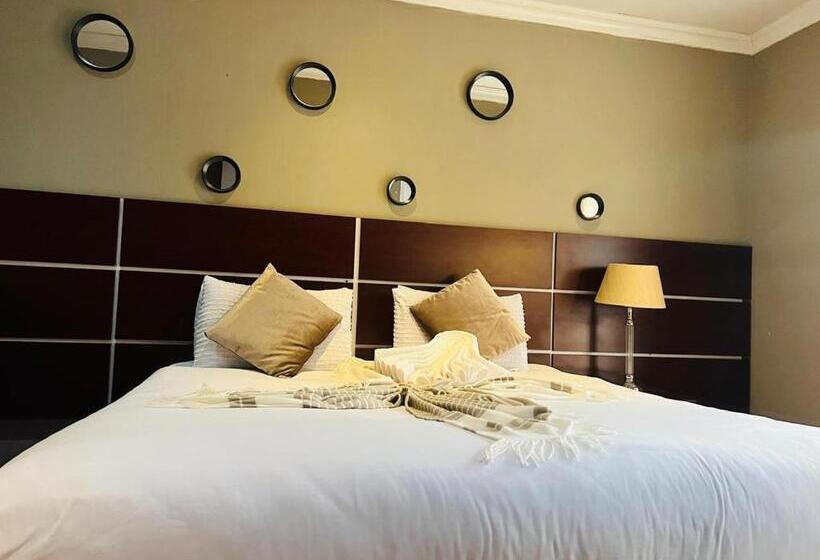 Deluxe Room, Greater Heights Guest House