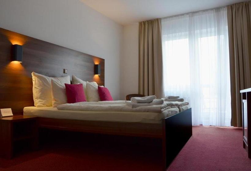 Номер Стандарт с Террасой, Bohemia Inn