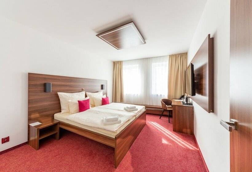 Четырехместный Номер Deluxe, Bohemia Inn