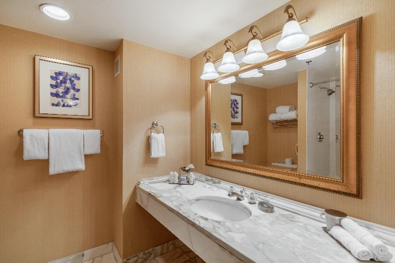 Номер Deluxe, Omni Las Colinas
