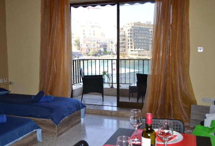 اتاق استاندارد چهار تخته با چشم‌انداز دریا, Le Malte House St. Julians