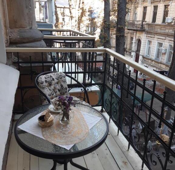 سوئیت با بالکن, Apartment Nr. 8