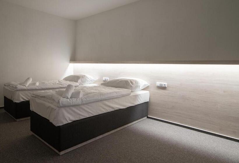 Семейный Номер, Garni Hotel Roušarka