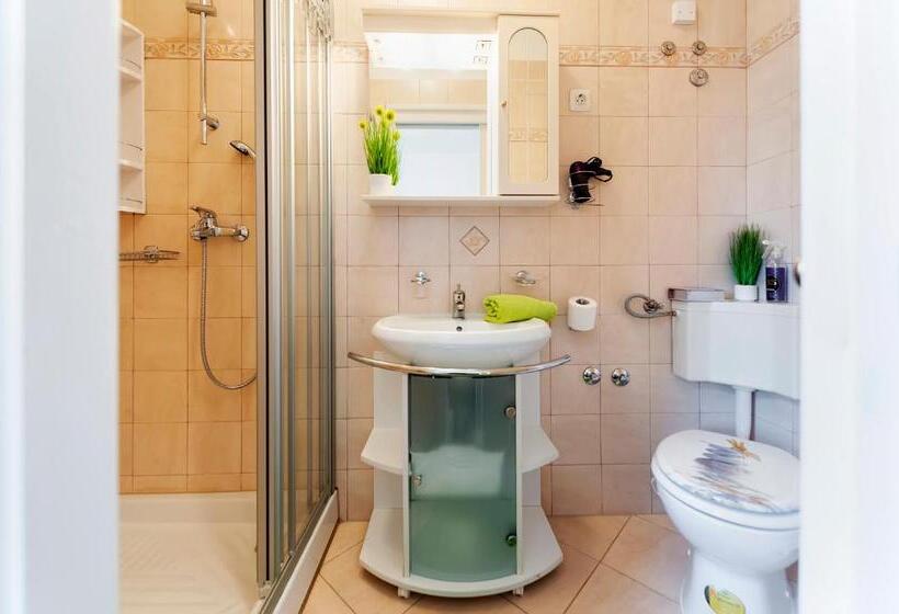 Camera Standard, Apartment & Rooms Graciela