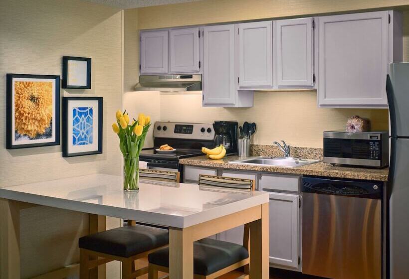 Люкс 2 Спальни, Sonesta Es Suites Providence  Airport