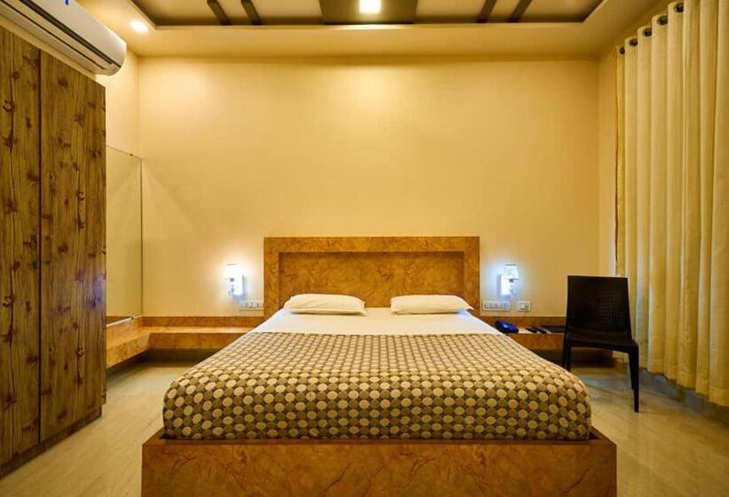 Семейный Номер, Saptarang Residency Panhala