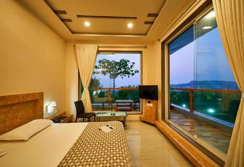 Семейный Номер, Saptarang Residency Panhala