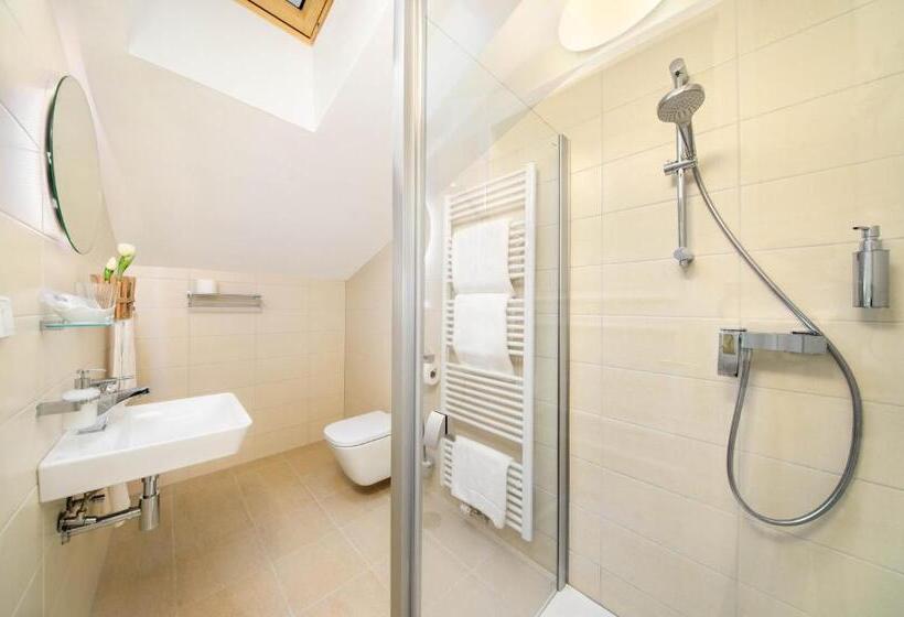 스탠다드 스튜디오 킹침대, Garni Villa Areka