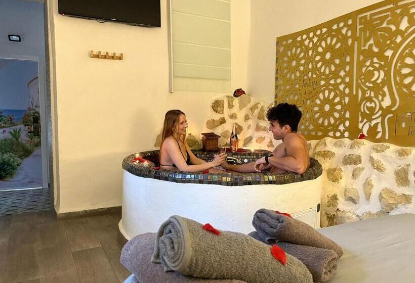 带按摩浴盆的套房, Fortress Jacuzzi Suites