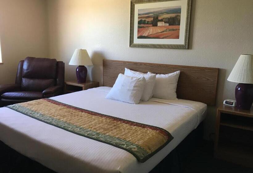带大床的标准间, Cassville Four Seasons Inn & Suites