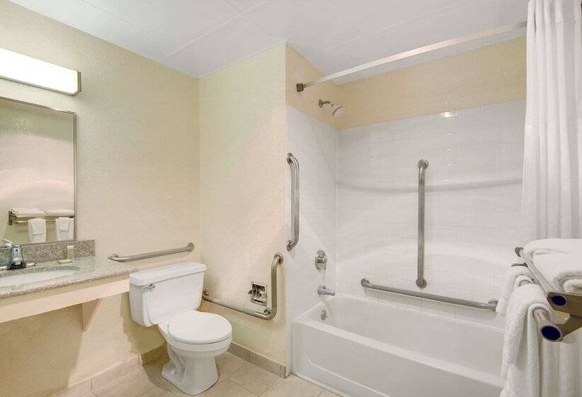 豪华房间, Super 8 By Wyndham Stamford/new York City Area