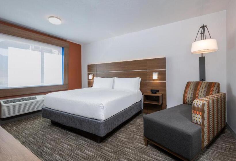 带大床的套房, Holiday Inn Express & Suites   Colorado Springs South I 25, An Ihg