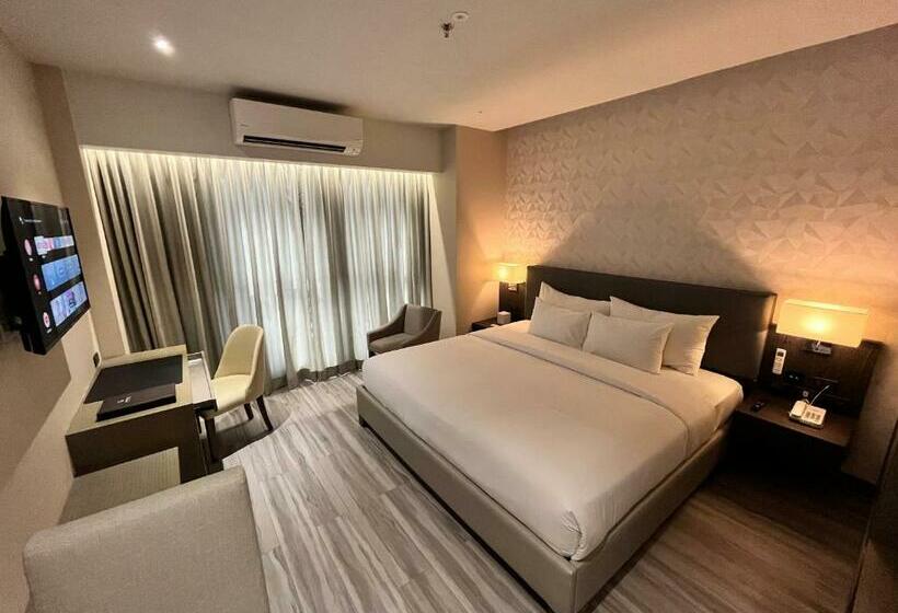 اتاق لوکس با تخت بزرگ, Capitol Hill Hotel And Suites