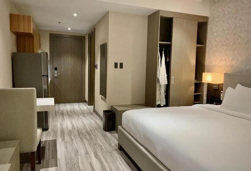 스탠다드 스튜디오, Capitol Hill Hotel And Suites