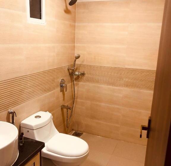 小室, Aurum Resorts