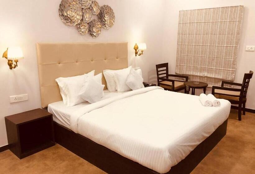 小室, Aurum Resorts
