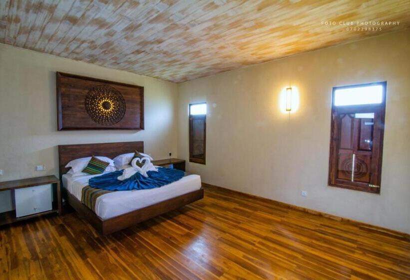 اتاق لوکس با بالکن و چشم‌انداز دریا, Guru Beach Resort