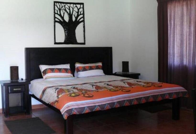 小室, Riverbend Self Catering Cottages