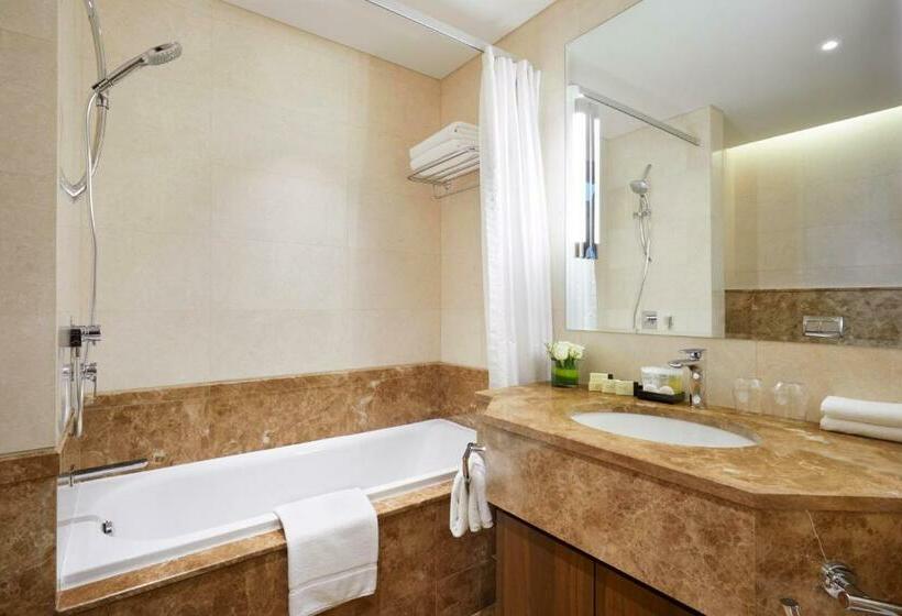 سوییت لوکس, Royal Tulip Muscat