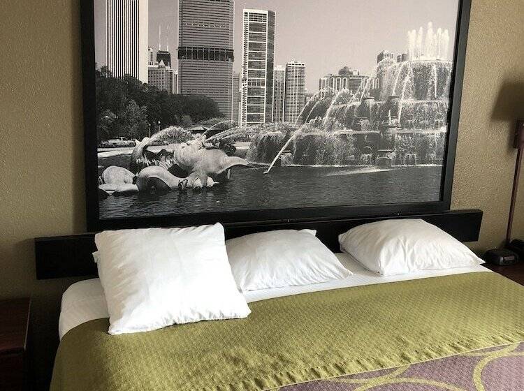 סוויטת 2 חדרי שינה, Super 8 By Wyndham Aurora/naperville Area