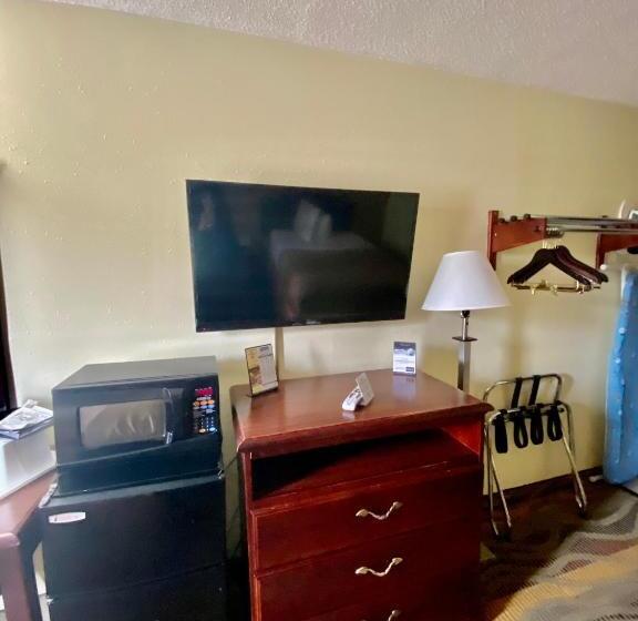 Номер Стандартный Кровать Куин, Travelodge By Wyndham La Porte/michigan City Area