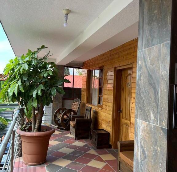 스탠다드 트리플 룸, Hostal Alpachaca   New Quito Airport
