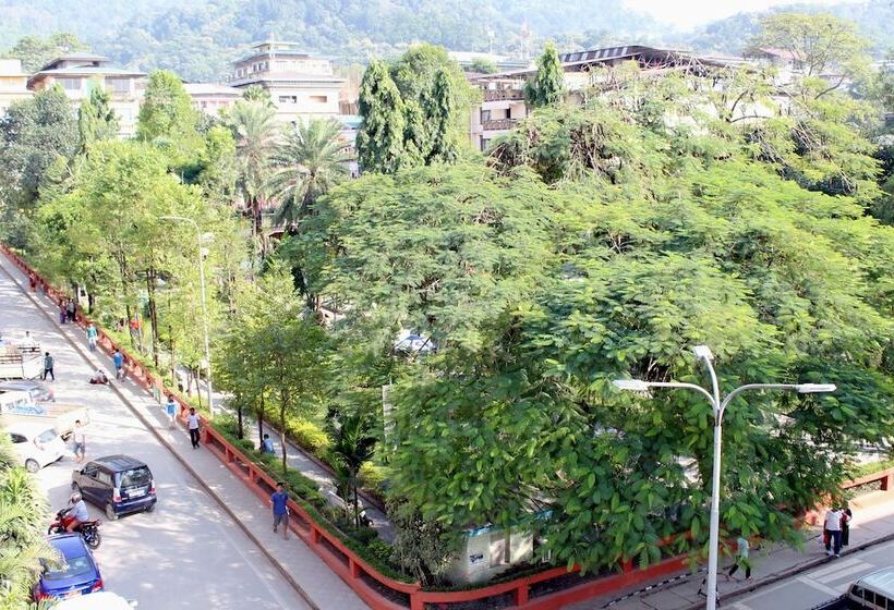 اتاق لوکس با بالکن, Central