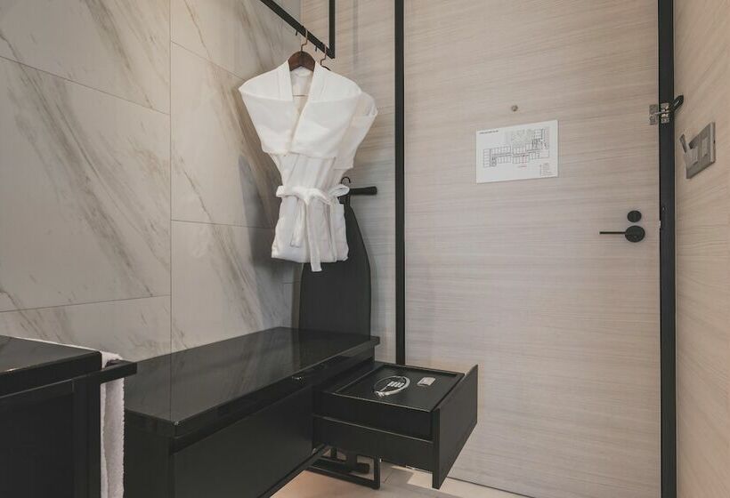 اتاق لوکس با چشم‌انداز استخر, The Outpost Hotel Sentosa By Far East Hospitality