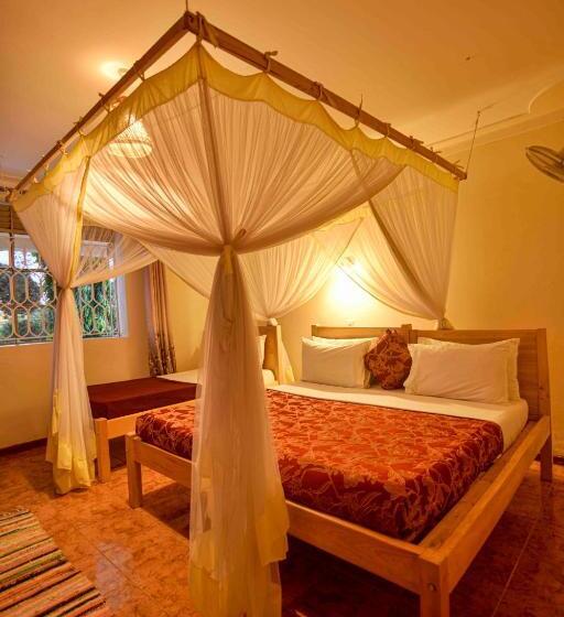 اتاق لوکس سه تخته, Cycad Entebbe Guest House