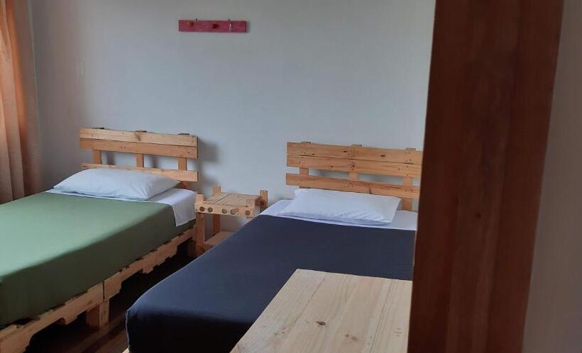 스탠다드 4인용 룸 공용 욕실, Hostal Triangulo Del Cafe