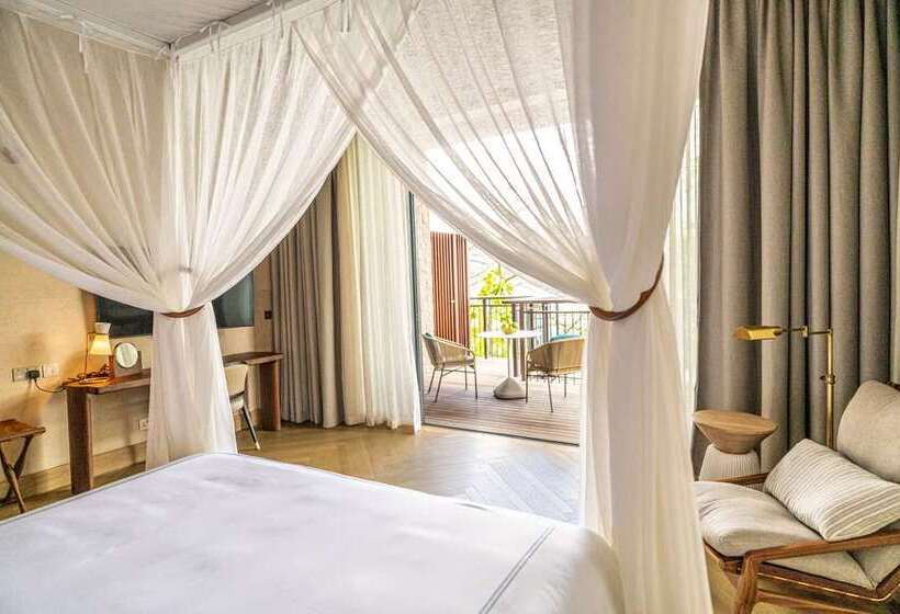 장애인용 디럭스룸, The Royal Senses Resort & Spa Crete, Curio Collection Hilton