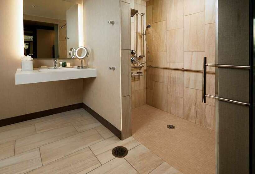 장애인용 디럭스룸, The Royal Senses Resort & Spa Crete, Curio Collection Hilton