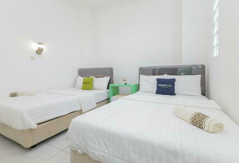 اتاق سوپریور, Urbanview Hotel Near Jatim Park 3 By Reddoorz