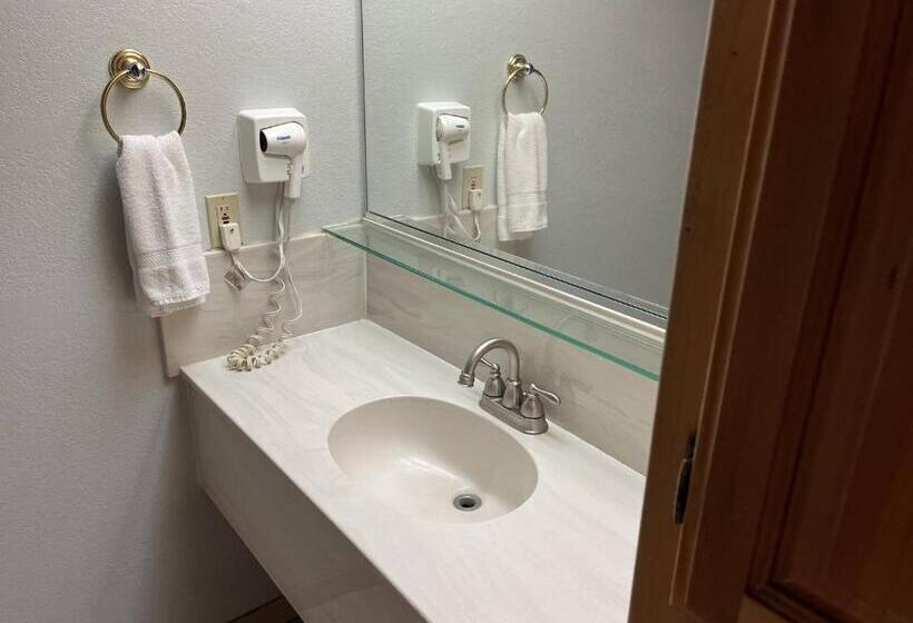 스탠다드 룸 킹사이즈 침대, Whispering Pines Lodge