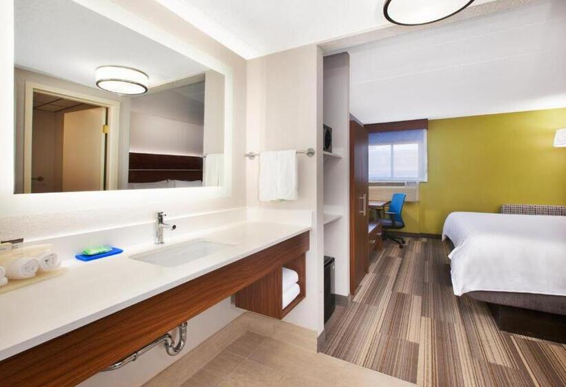 Стандартный Номер Кровать Кинг, Holiday Inn Express Fairfax Arlington Boulevard, An Ihg