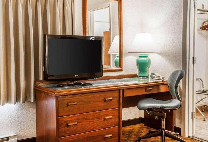 חדר סטנדרט עם מיטת קינג, Quality Inn Port Angeles  Near Olympic National Park