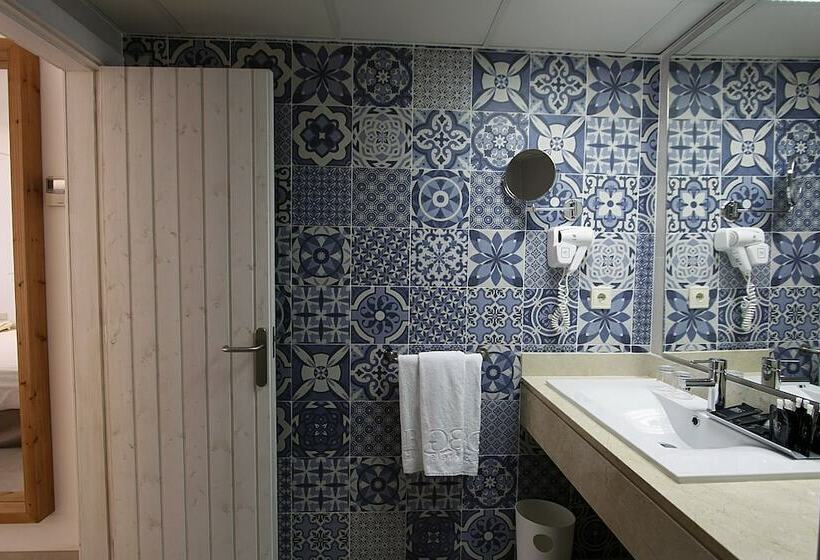Люкс, Bg Hotel Portinatx Beach Club
