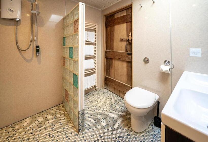 Семейный Номер, Oak Tree Inn