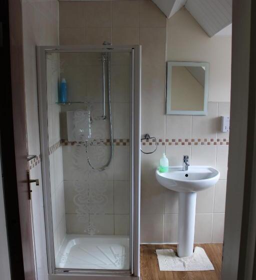 Семейный Номер, Debden Guest House