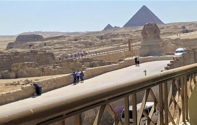 اتاق لوکس با بالکن, Key Of Pyramids View Inn