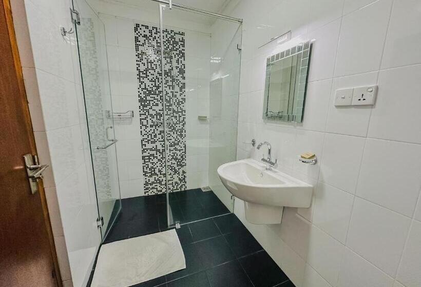 Deluxe Room, Grace