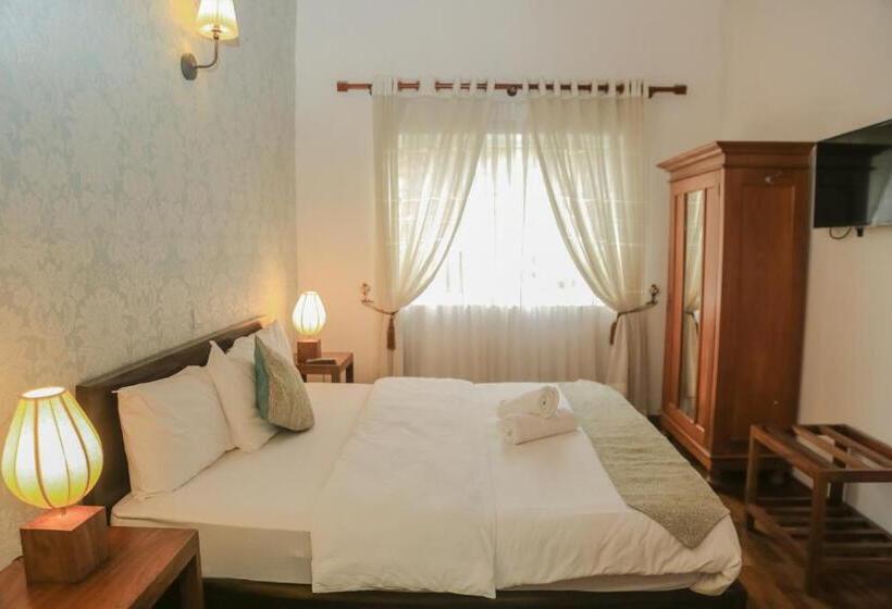 Deluxe Room, Grace