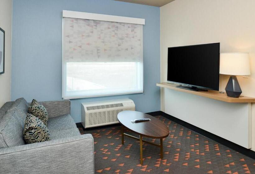 מיטת קינג בסוויטה, Holiday Inn Fort Worth   Alliance By Ihg