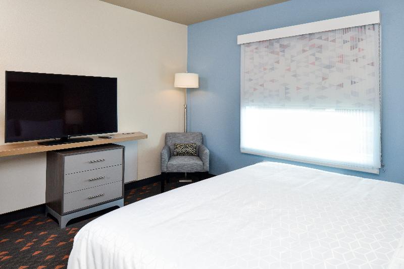 带大床的套房, Holiday Inn Fort Worth   Alliance By Ihg