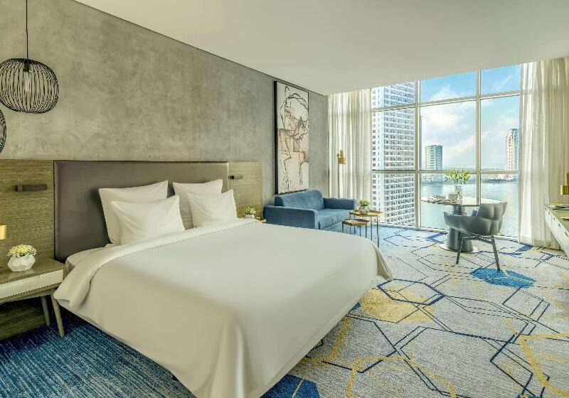 Номер Deluxe Вид на Озеро, Pullman Sharjah