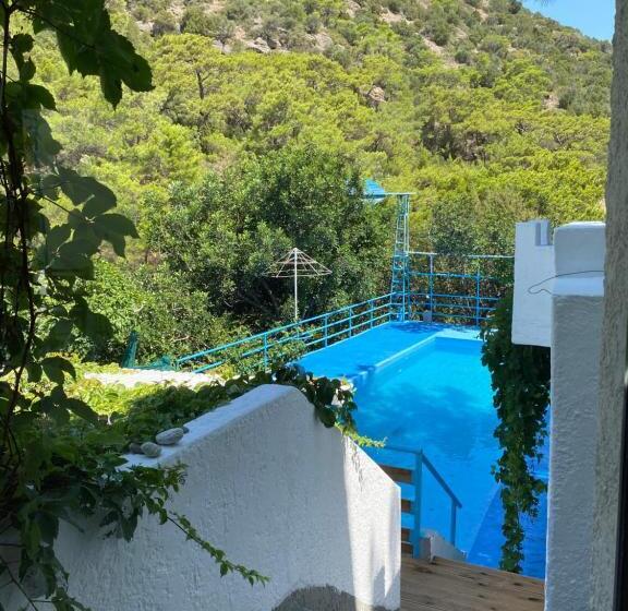 Standard Triple Room with Terrace, Oleander S Garden Traditional Cretan Cottage